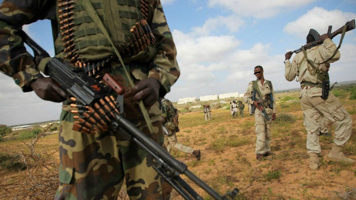 Az al-Káidához közeli JNIM (Dzsamiat Naszr al-Iszlam wal Muszlimin – Az Iszlám és a muszlimok támogatóinak gyülekezete) fegyveresei